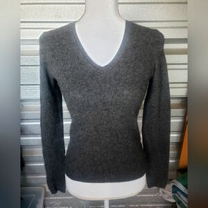 Charter Club Women's Gray V-Neck Cashmere Sweater